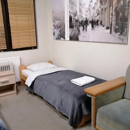 With Garden In Center דירה *