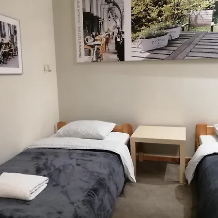 With Garden In Center דירה *