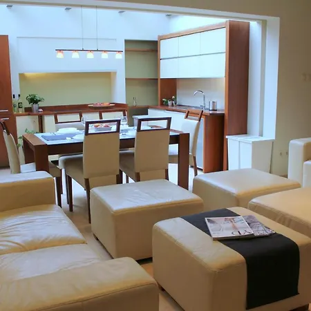 With Garden In Center Apartamento Cracovia